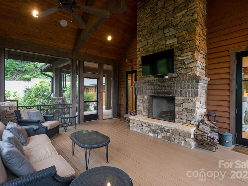 14 Clear Fork Lane, Fairview, NC 28730.  MLS# CAR4281074, YatesRealty ID 27436. 