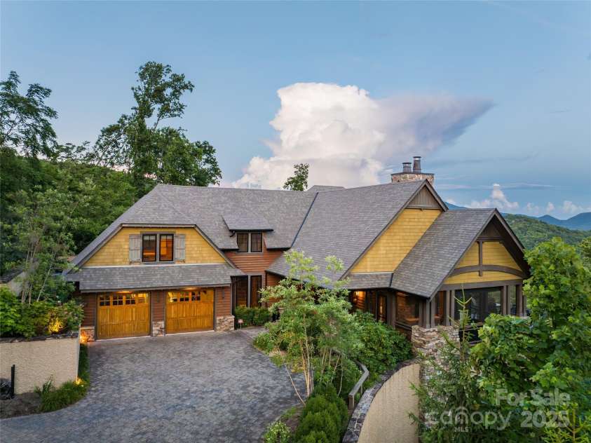 14 Clear Fork Lane, Fairview, NC 28730.  MLS# CAR4281074, YatesRealty ID 27436. 