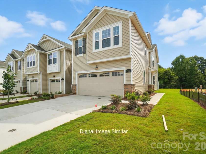 6100 Mallow Crossing Lane, Charlotte, NC 28213.  MLS# CAR4389042, YatesRealty ID 27437. 