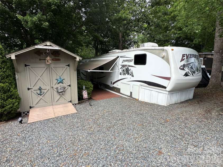 114 Oak Street, New London, NC 28127.  MLS# CAR4386112, YatesRealty ID 27438. 