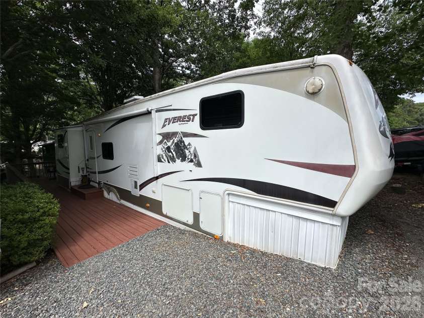 114 Oak Street, New London, NC 28127.  MLS# CAR4386112, YatesRealty ID 27438. 