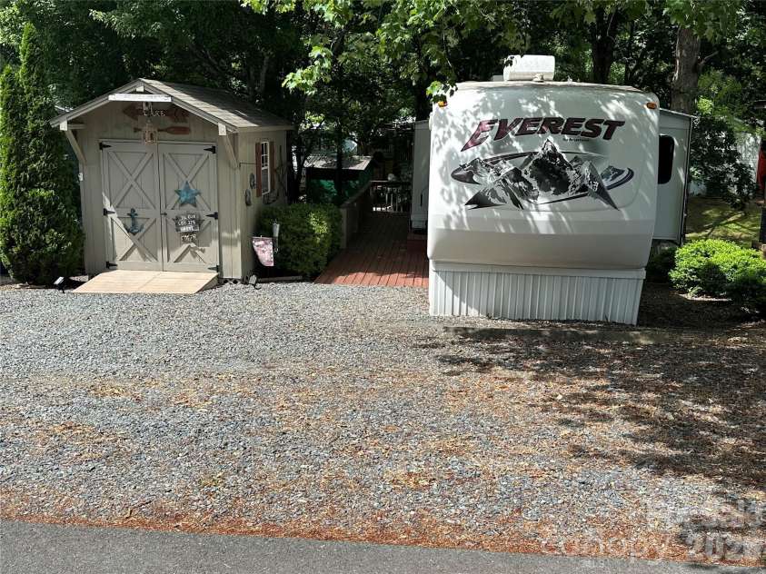 114 Oak Street, New London, NC 28127.  MLS# CAR4386112, YatesRealty ID 27438. 