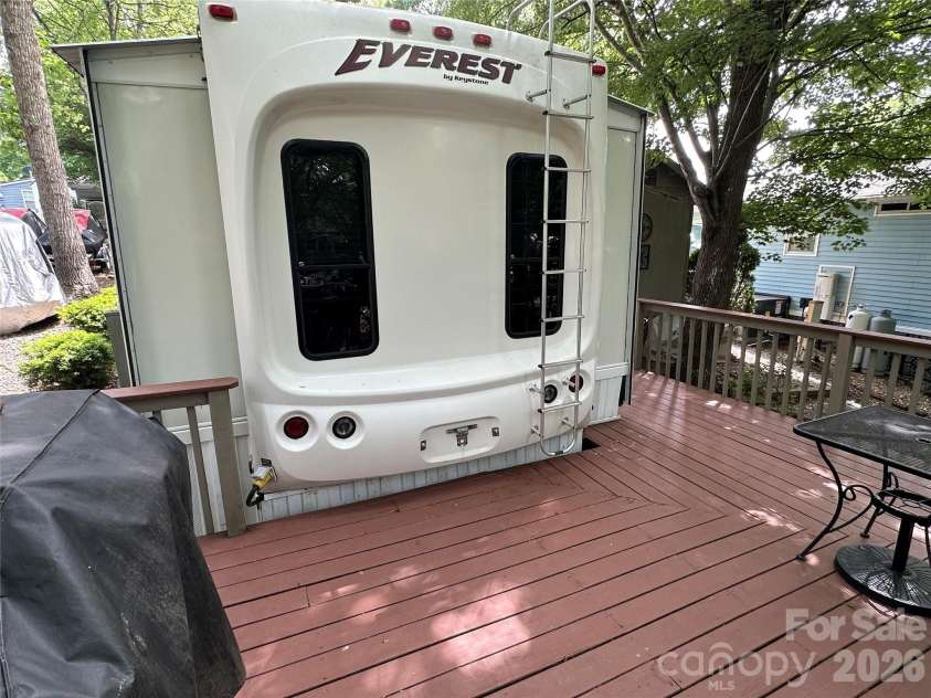 114 Oak Street, New London, NC 28127.  MLS# CAR4386112, YatesRealty ID 27438. 