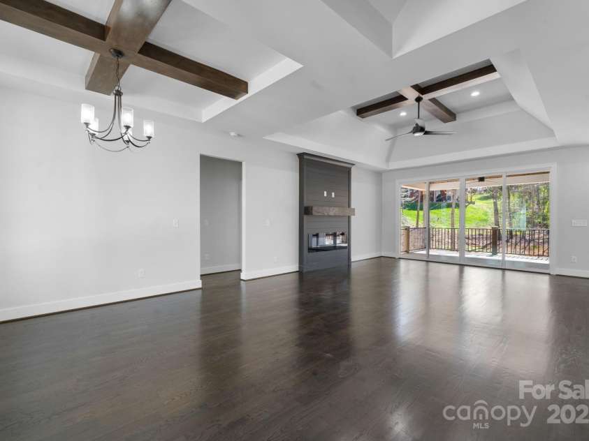 3732 Whitney Drive, Hickory, NC 28601.  MLS# CAR4233333, YatesRealty ID 27439. 