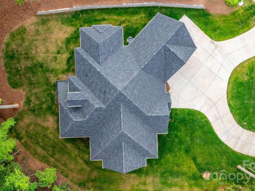 3732 Whitney Drive, Hickory, NC 28601.  MLS# CAR4233333, YatesRealty ID 27439. 