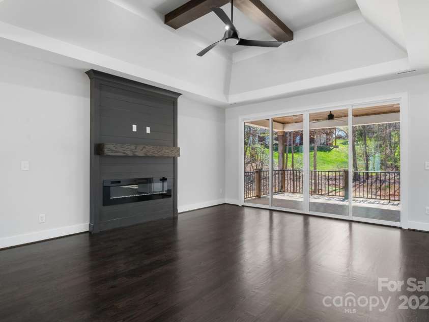 3732 Whitney Drive, Hickory, NC 28601.  MLS# CAR4233333, YatesRealty ID 27439. 