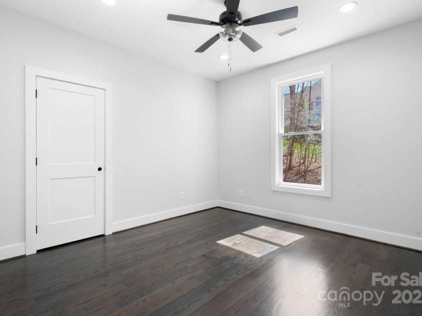 3732 Whitney Drive, Hickory, NC 28601.  MLS# CAR4233333, YatesRealty ID 27439. 