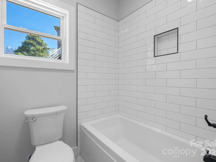 3732 Whitney Drive, Hickory, NC 28601.  MLS# CAR4233333, YatesRealty ID 27439. 