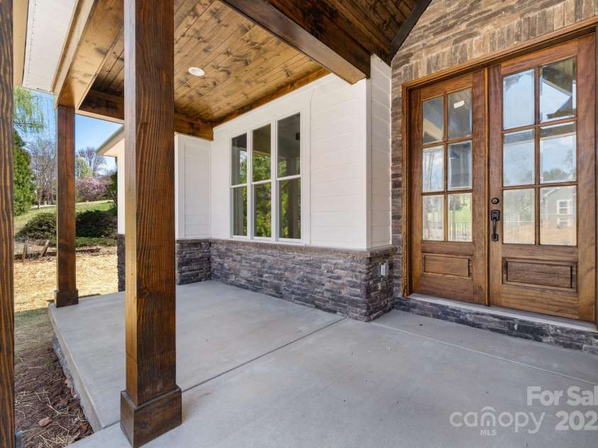 3732 Whitney Drive, Hickory, NC 28601.  MLS# CAR4233333, YatesRealty ID 27439. 