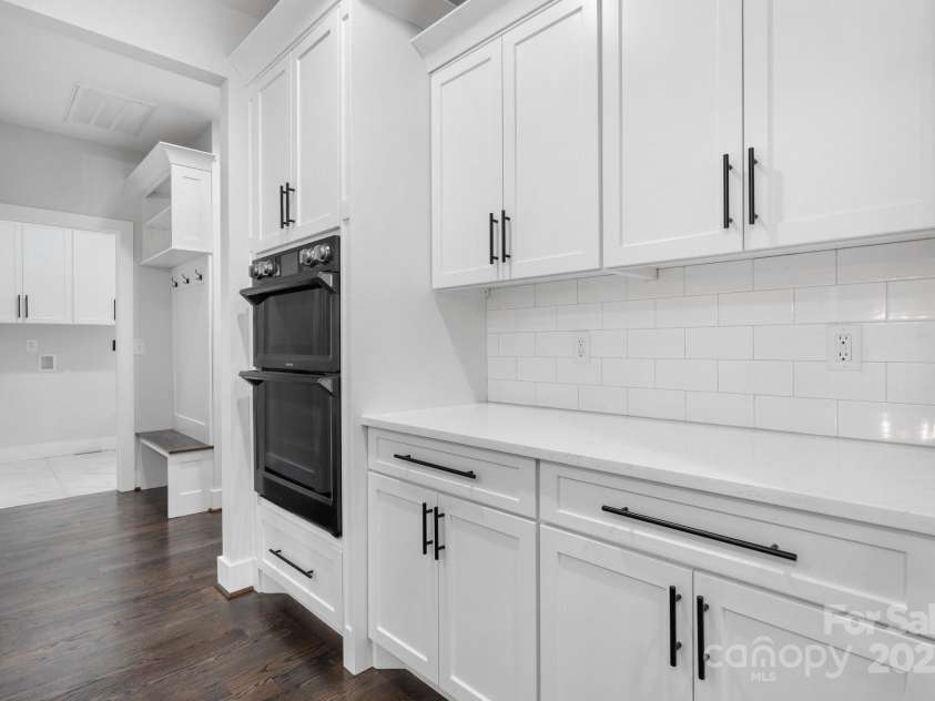 3732 Whitney Drive, Hickory, NC 28601.  MLS# CAR4233333, YatesRealty ID 27439. 