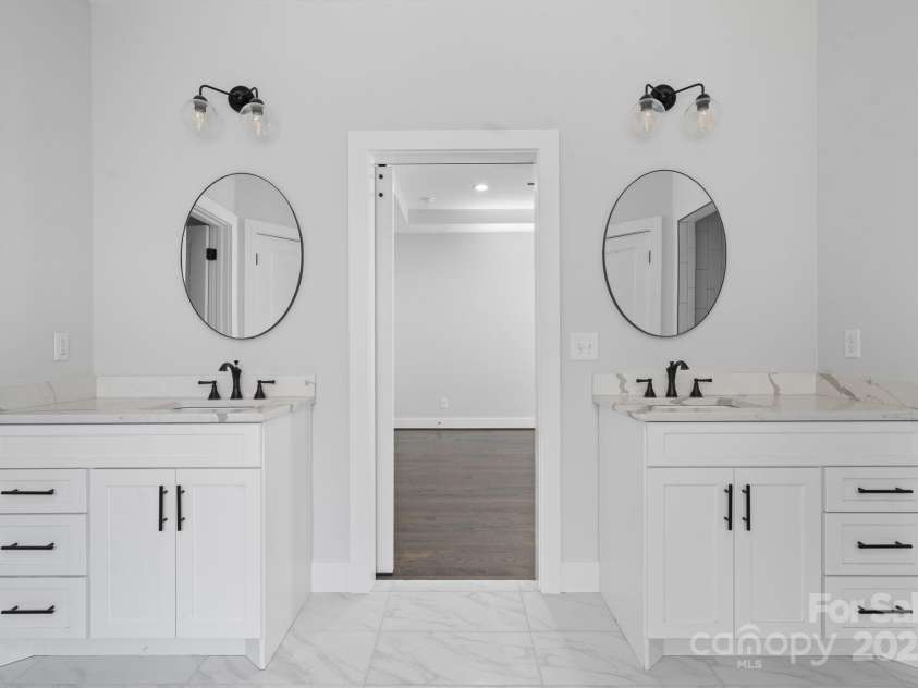 3732 Whitney Drive, Hickory, NC 28601.  MLS# CAR4233333, YatesRealty ID 27439. Master bath