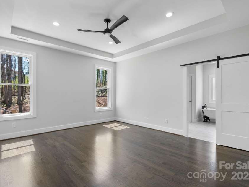 3732 Whitney Drive, Hickory, NC 28601.  MLS# CAR4233333, YatesRealty ID 27439. Master on main