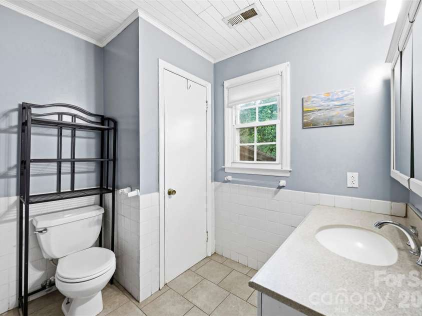 102 Stacybrook Drive, Concord, NC 28025.  MLS# CAR4387107, YatesRealty ID 27440. Bathroom (upper level)