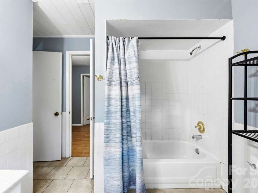 102 Stacybrook Drive, Concord, NC 28025.  MLS# CAR4387107, YatesRealty ID 27440. Bathroom (upper level)
