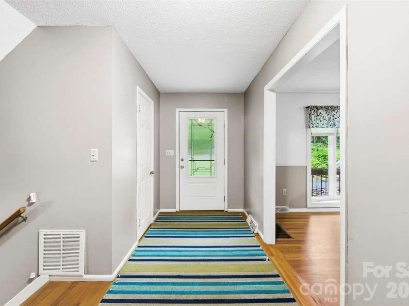 102 Stacybrook Drive, Concord, NC 28025.  MLS# CAR4387107, YatesRealty ID 27440. Foyer