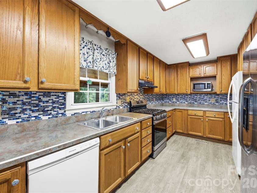 102 Stacybrook Drive, Concord, NC 28025.  MLS# CAR4387107, YatesRealty ID 27440. Kitchen (main level)