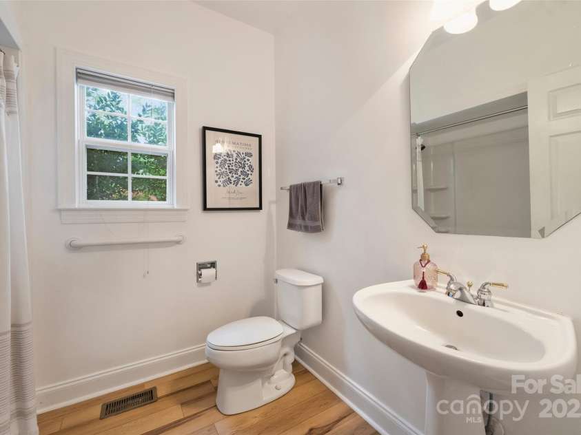 20812 Decora Drive, Cornelius, NC 28031.  MLS# CAR4258936, YatesRealty ID 27440. 