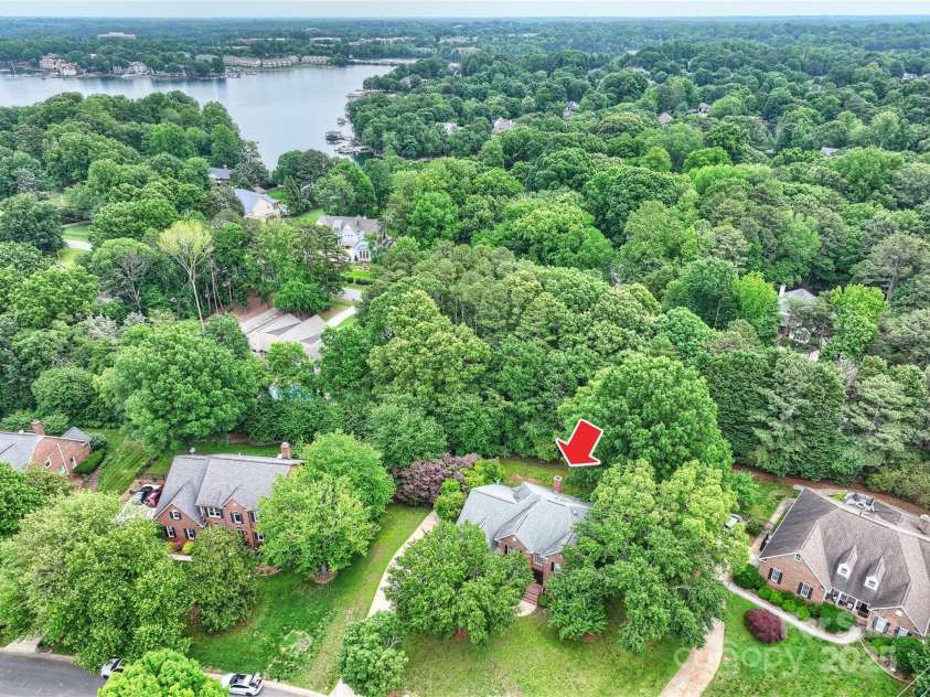 20812 Decora Drive, Cornelius, NC 28031.  MLS# CAR4258936, YatesRealty ID 27440. 