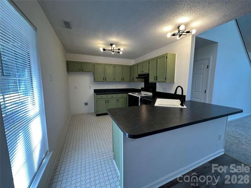 10220 Rockwood Road, Charlotte, NC 28215.  MLS# CAR4388056, YatesRealty ID 27441. Beautiful Kitchen with TILE FLOORS