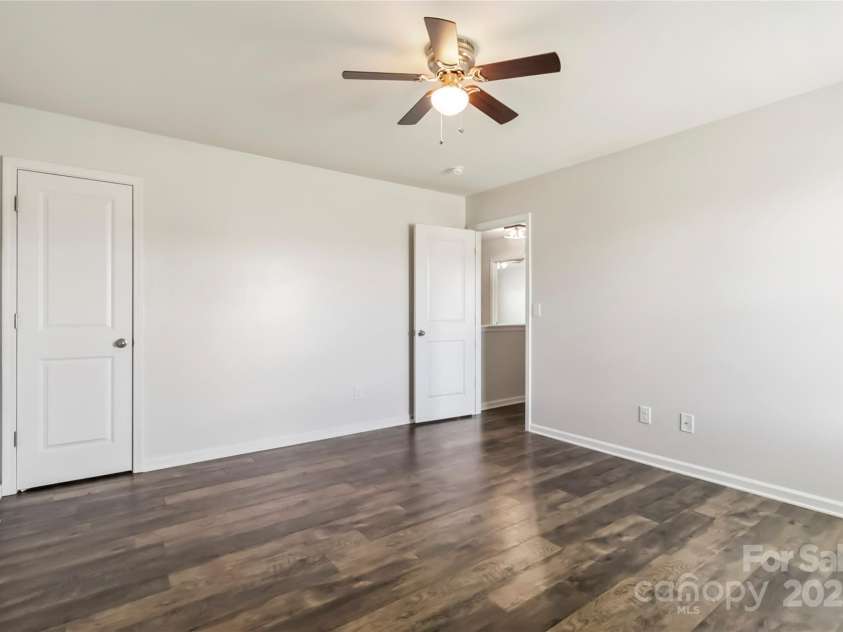 2423 Tallet Trace, Charlotte, NC 28216.  MLS# CAR4271851, YatesRealty ID 27441. 