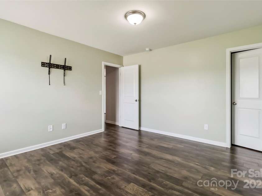 2423 Tallet Trace, Charlotte, NC 28216.  MLS# CAR4271851, YatesRealty ID 27441. 