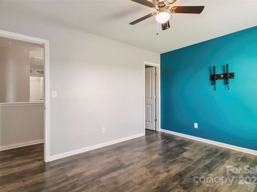 2423 Tallet Trace, Charlotte, NC 28216.  MLS# CAR4271851, YatesRealty ID 27441. 