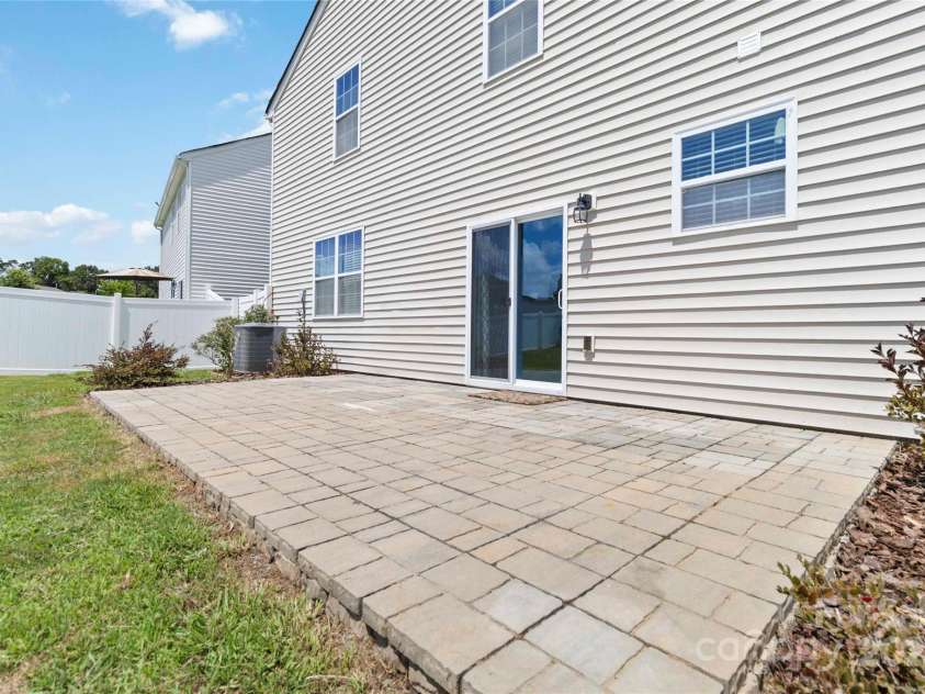 2423 Tallet Trace, Charlotte, NC 28216.  MLS# CAR4271851, YatesRealty ID 27441. 