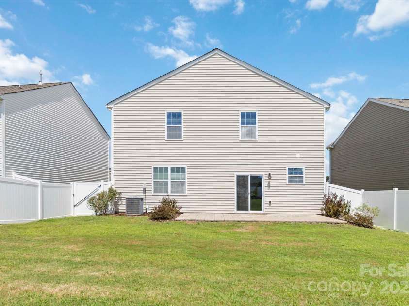 2423 Tallet Trace, Charlotte, NC 28216.  MLS# CAR4271851, YatesRealty ID 27441. 