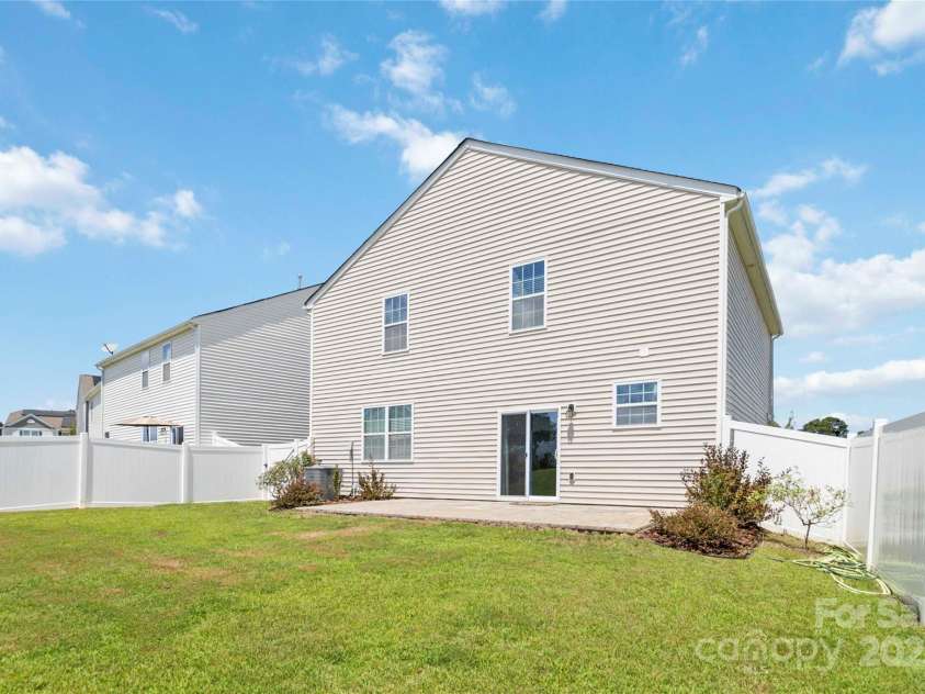 2423 Tallet Trace, Charlotte, NC 28216.  MLS# CAR4271851, YatesRealty ID 27441. 