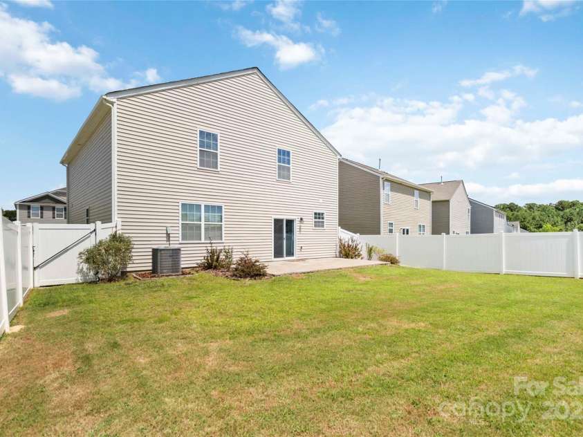 2423 Tallet Trace, Charlotte, NC 28216.  MLS# CAR4271851, YatesRealty ID 27441. 