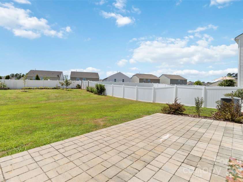 2423 Tallet Trace, Charlotte, NC 28216.  MLS# CAR4271851, YatesRealty ID 27441. 