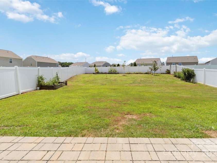 2423 Tallet Trace, Charlotte, NC 28216.  MLS# CAR4271851, YatesRealty ID 27441. 