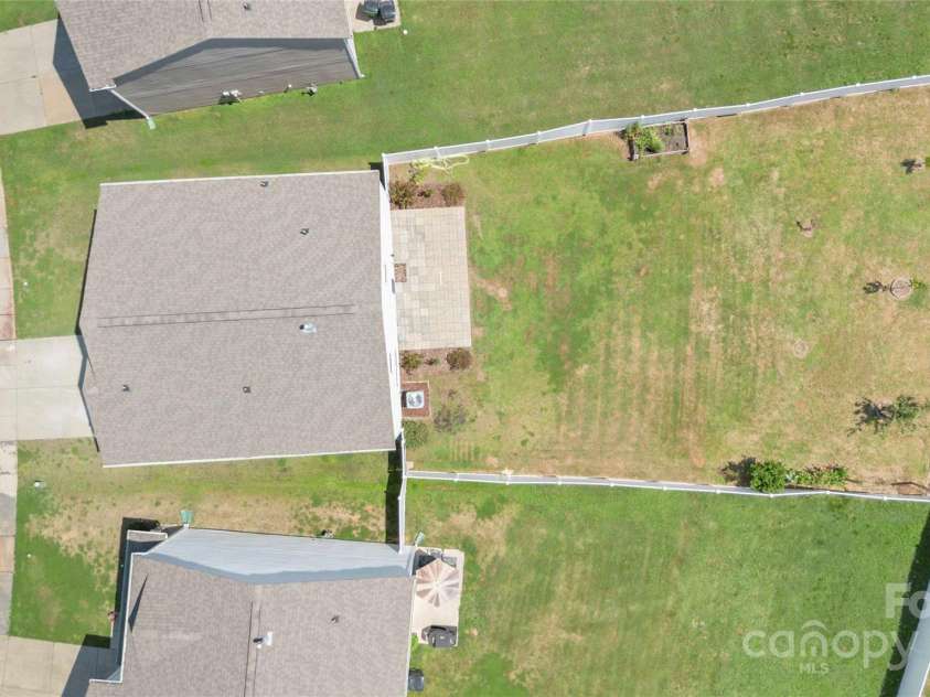 2423 Tallet Trace, Charlotte, NC 28216.  MLS# CAR4271851, YatesRealty ID 27441. 