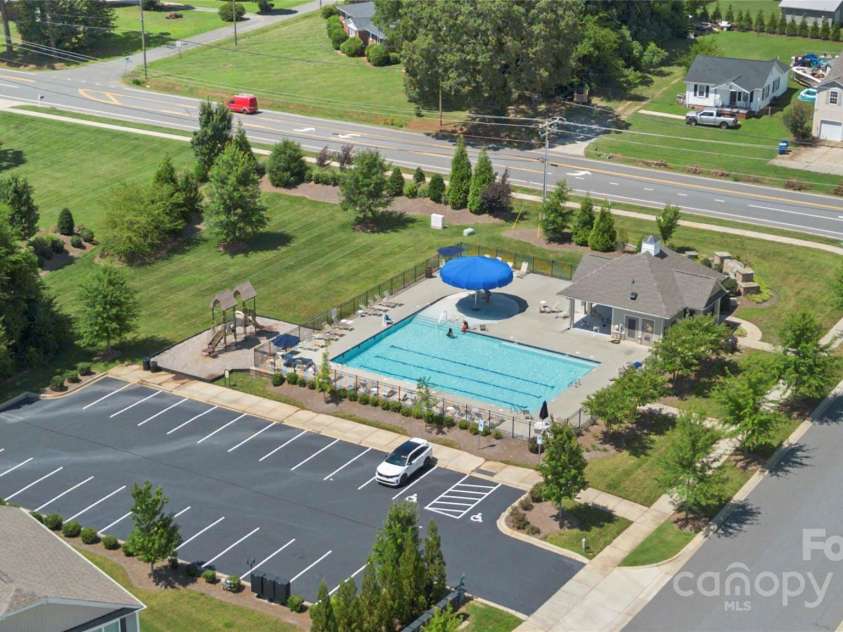 2423 Tallet Trace, Charlotte, NC 28216.  MLS# CAR4271851, YatesRealty ID 27441. 