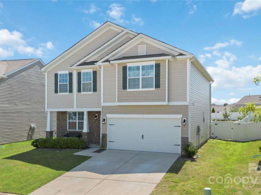 2423 Tallet Trace, Charlotte, NC 28216.  MLS# CAR4271851, YatesRealty ID 27441. 