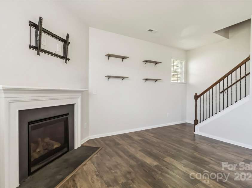 2423 Tallet Trace, Charlotte, NC 28216.  MLS# CAR4271851, YatesRealty ID 27441. 