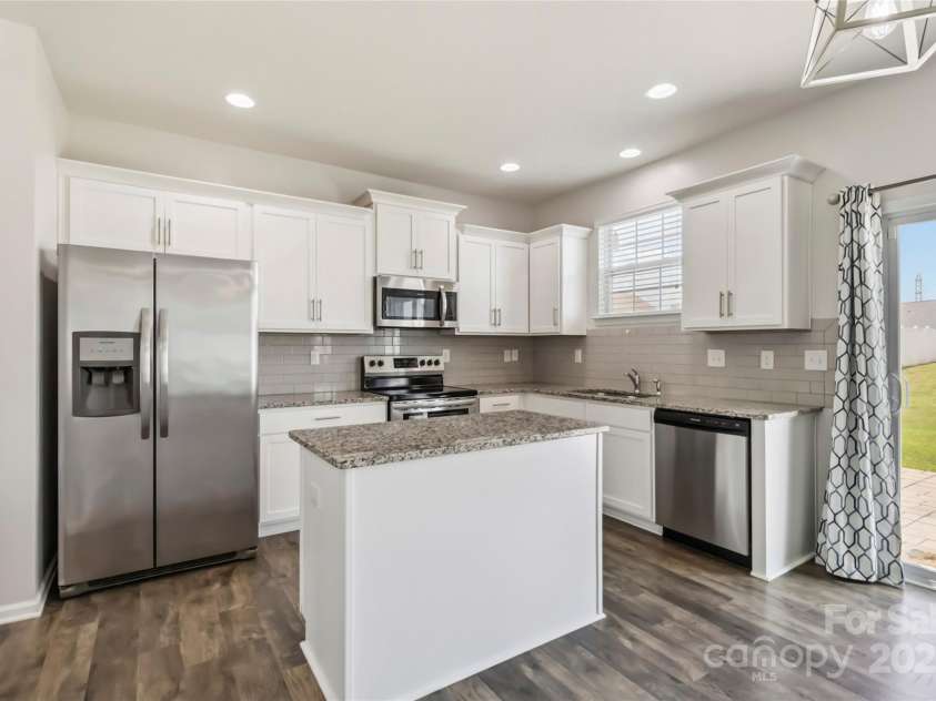 2423 Tallet Trace, Charlotte, NC 28216.  MLS# CAR4271851, YatesRealty ID 27441. 