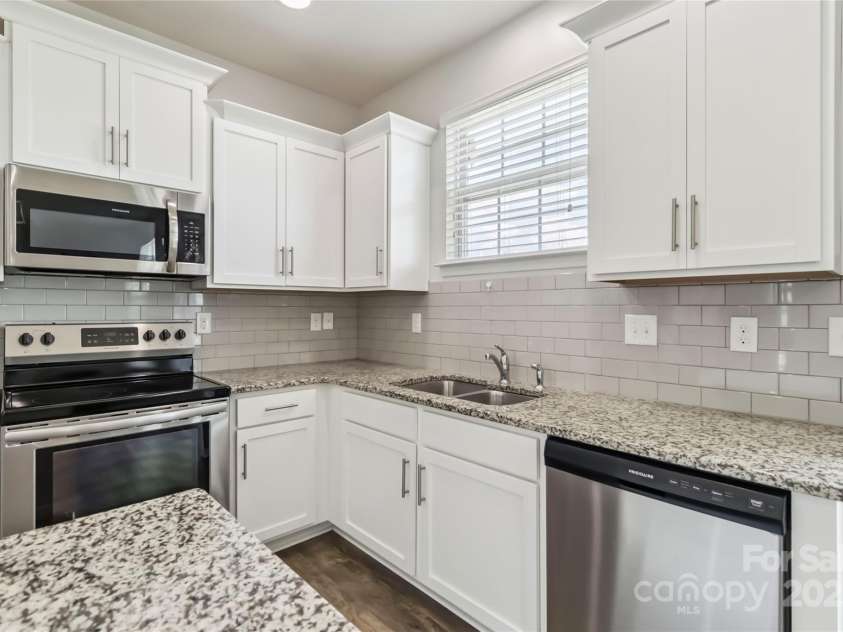 2423 Tallet Trace, Charlotte, NC 28216.  MLS# CAR4271851, YatesRealty ID 27441. 