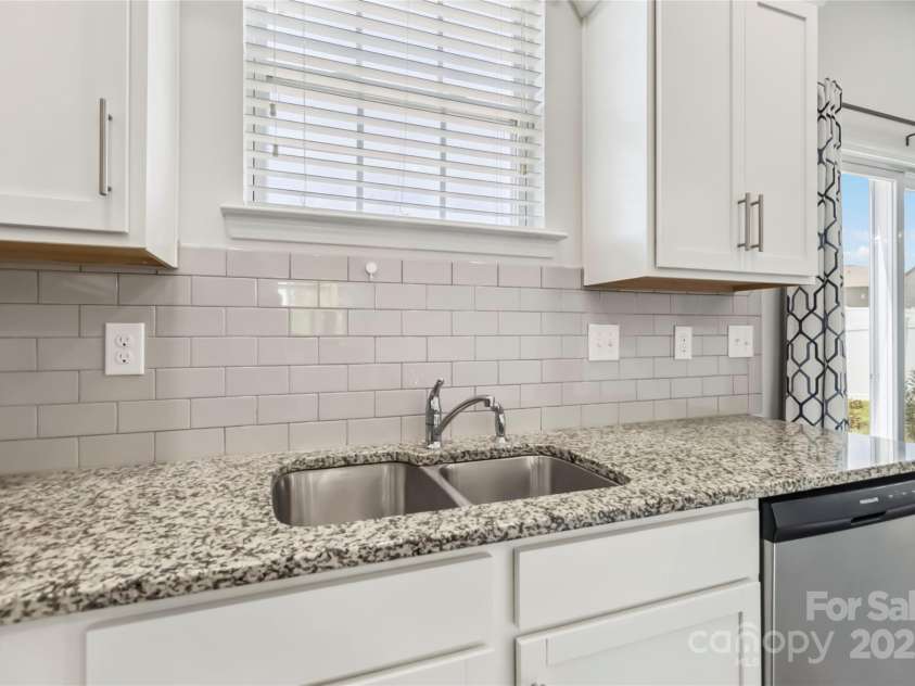 2423 Tallet Trace, Charlotte, NC 28216.  MLS# CAR4271851, YatesRealty ID 27441. 