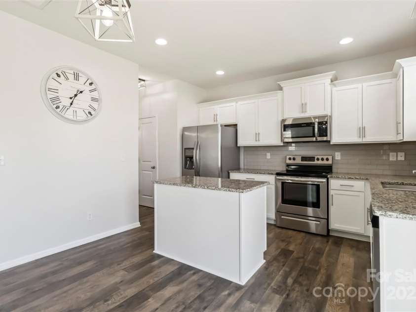 2423 Tallet Trace, Charlotte, NC 28216.  MLS# CAR4271851, YatesRealty ID 27441. 