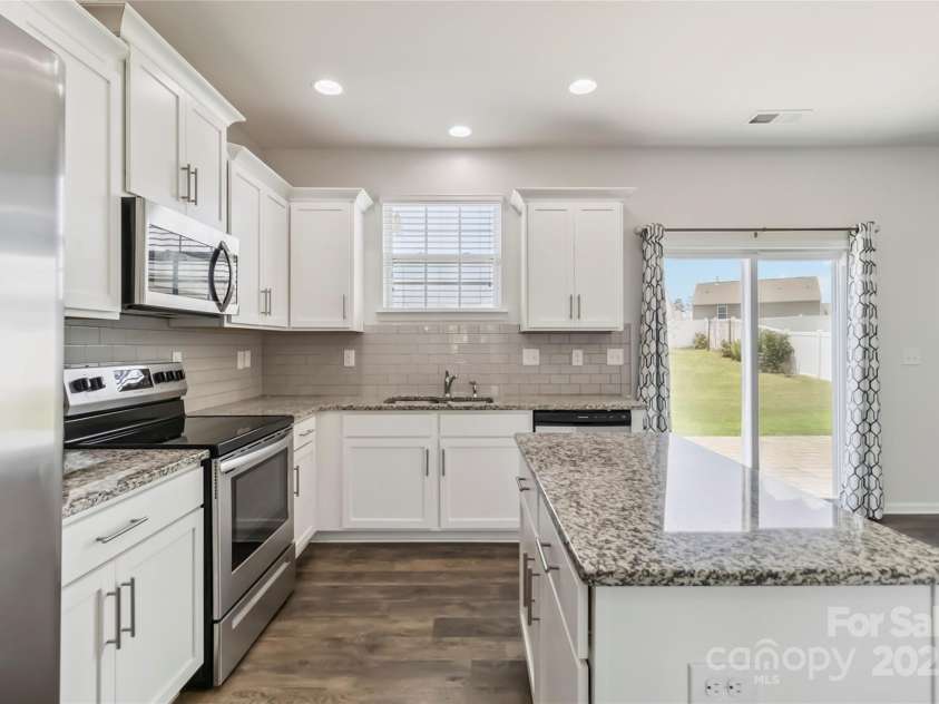 2423 Tallet Trace, Charlotte, NC 28216.  MLS# CAR4271851, YatesRealty ID 27441. Granite counters