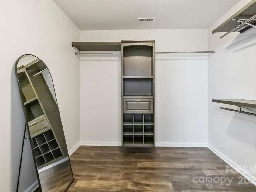 2423 Tallet Trace, Charlotte, NC 28216.  MLS# CAR4271851, YatesRealty ID 27441. Primary walk in closet