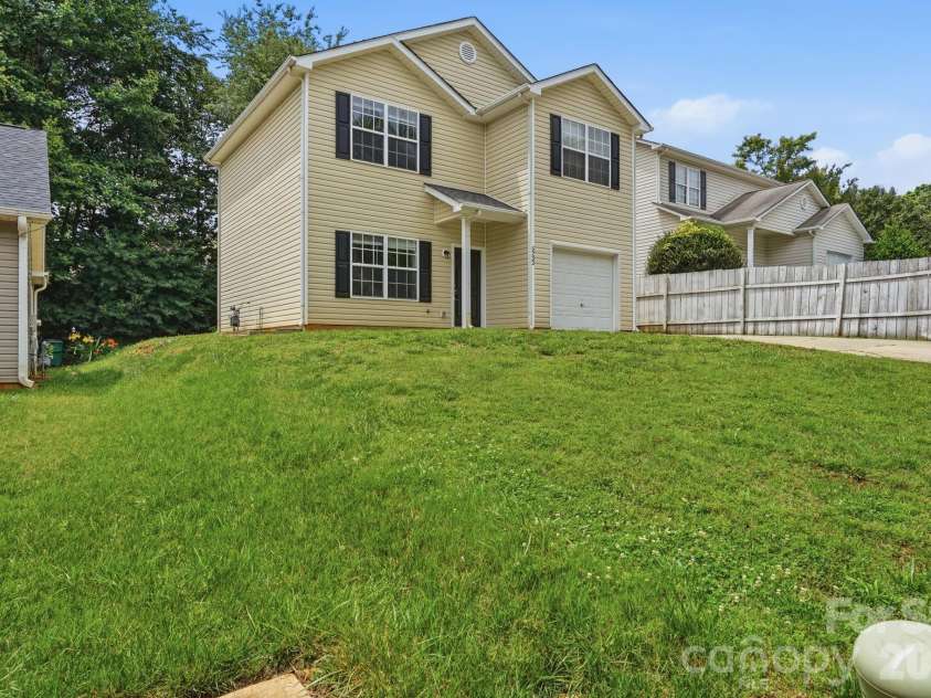 5232 Javitz Road, Charlotte, NC 28216.  MLS# CAR4387419, YatesRealty ID 27443. 