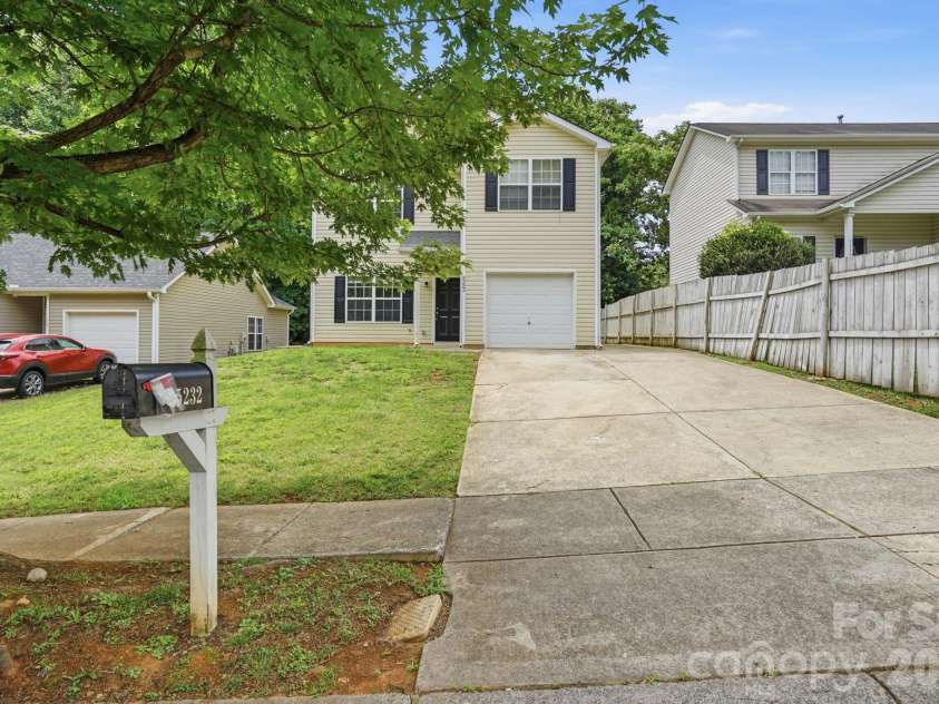 5232 Javitz Road, Charlotte, NC 28216.  MLS# CAR4387419, YatesRealty ID 27443. 