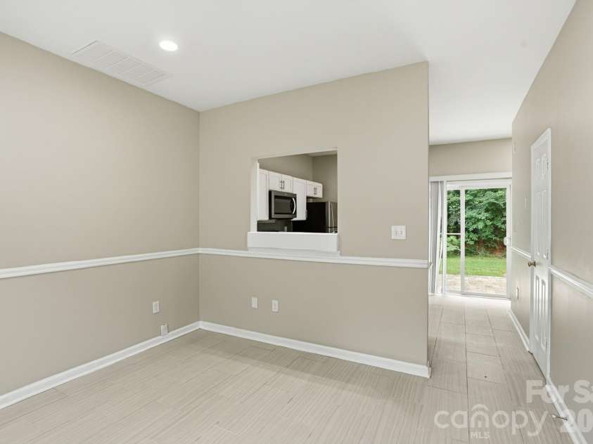 5232 Javitz Road, Charlotte, NC 28216.  MLS# CAR4387419, YatesRealty ID 27443. 