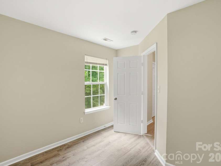 5232 Javitz Road, Charlotte, NC 28216.  MLS# CAR4387419, YatesRealty ID 27443. 