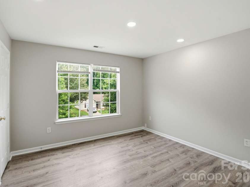 5232 Javitz Road, Charlotte, NC 28216.  MLS# CAR4387419, YatesRealty ID 27443. 