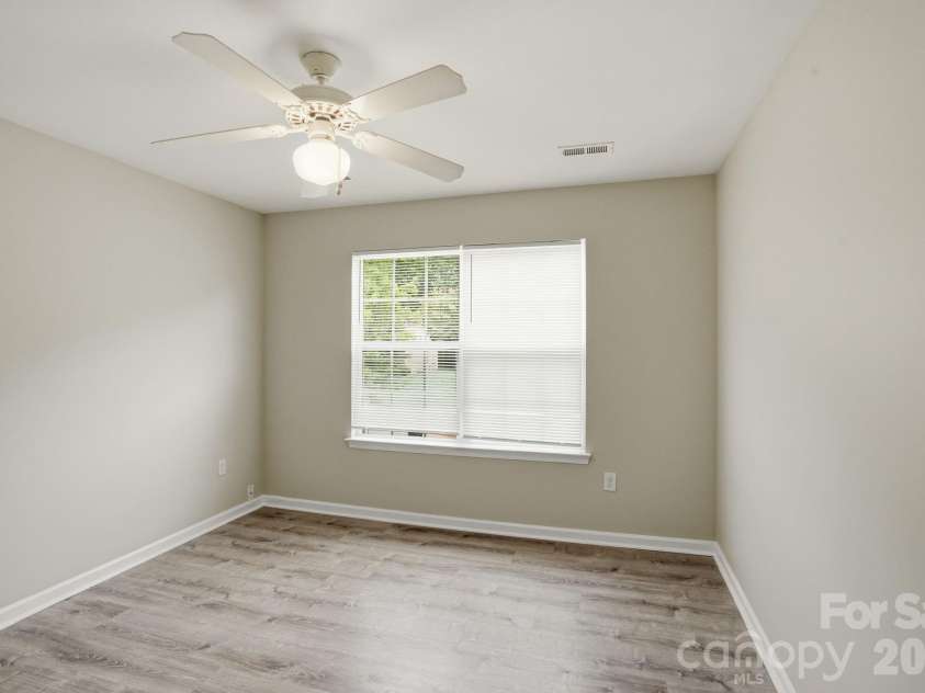 5232 Javitz Road, Charlotte, NC 28216.  MLS# CAR4387419, YatesRealty ID 27443. 