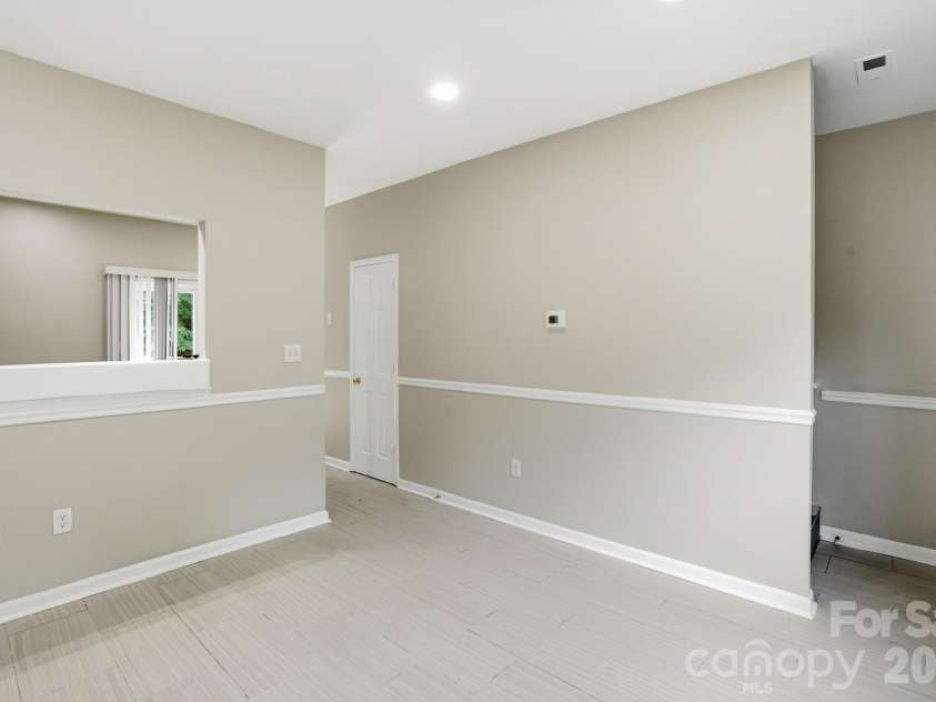 5232 Javitz Road, Charlotte, NC 28216.  MLS# CAR4387419, YatesRealty ID 27443. 