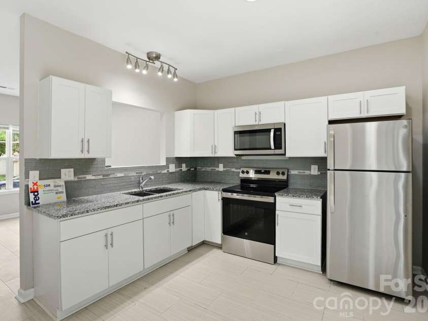 5232 Javitz Road, Charlotte, NC 28216.  MLS# CAR4387419, YatesRealty ID 27443. 